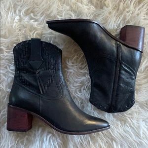 Seychelles Hidden Agenda Leather Bootie size 8